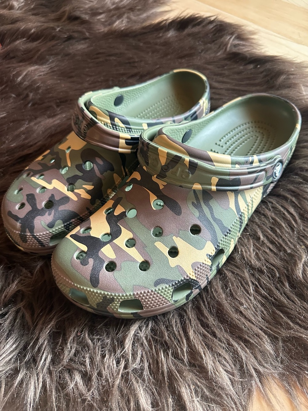 Crocs Mens Size 12 - Camo Clogs - Like New